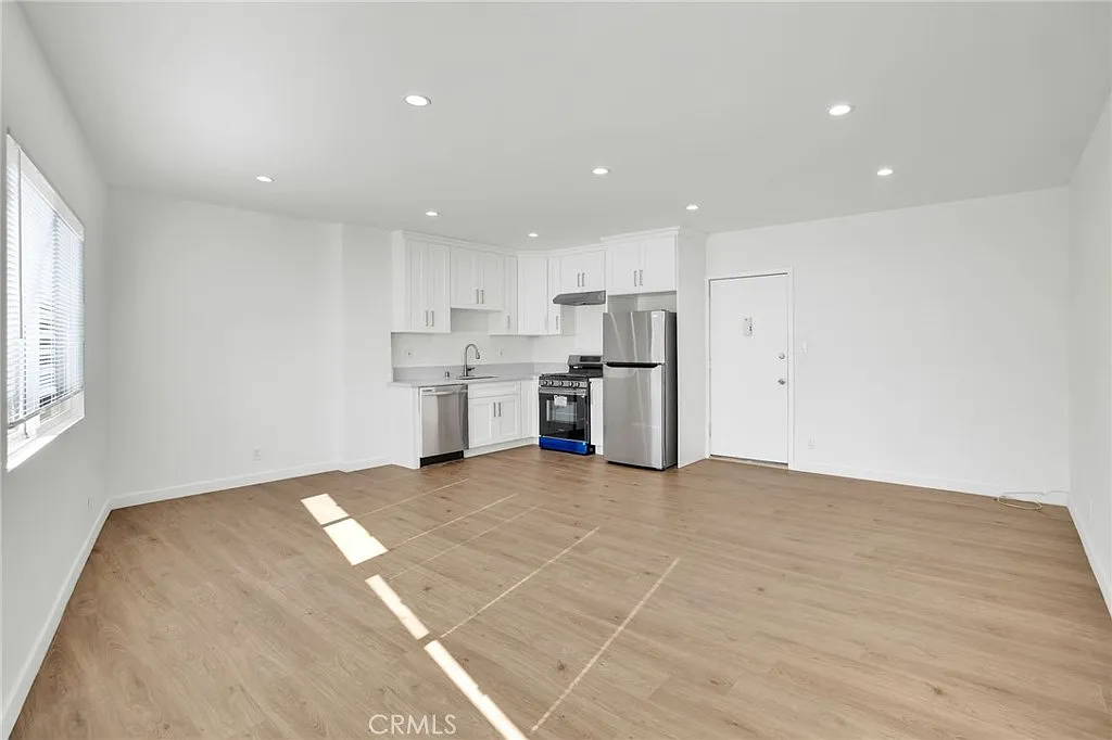 2 bed, 1000 sqft, $2,645 — Photo 4