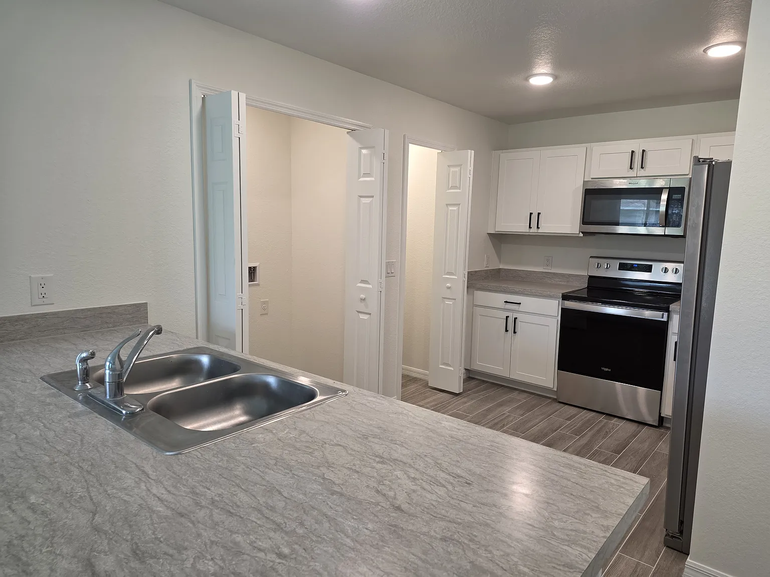 3 bed, 1285 sqft, $2,095 — Photo 4