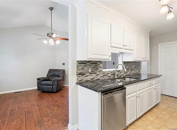 5th image of 301 Hill St