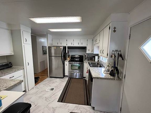 3rd image of 4042 Royal Manor Blvd #3