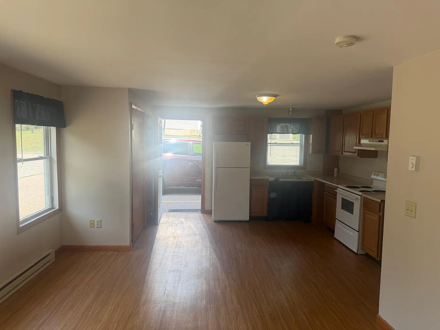 Bright & Spacious 1BR Duplex with Off-Street Parking & Laundry Hookups — Photo 2