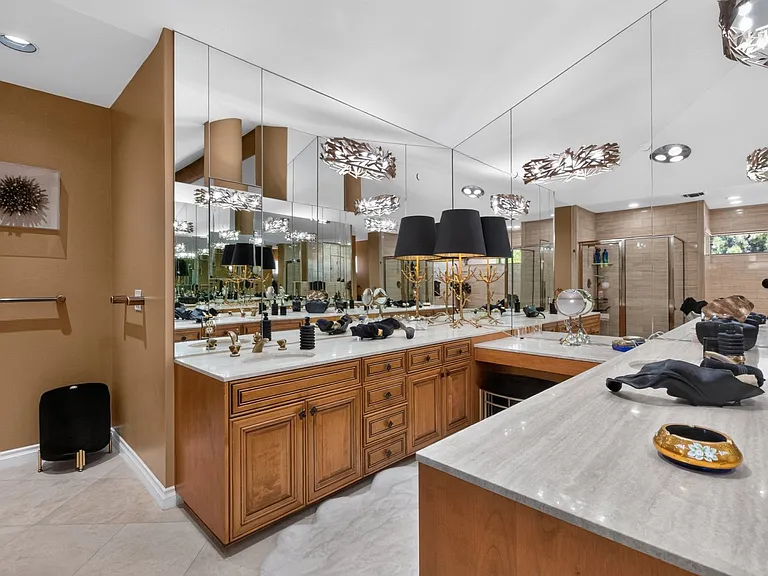 216 W Kavenish Dr — Photo 19