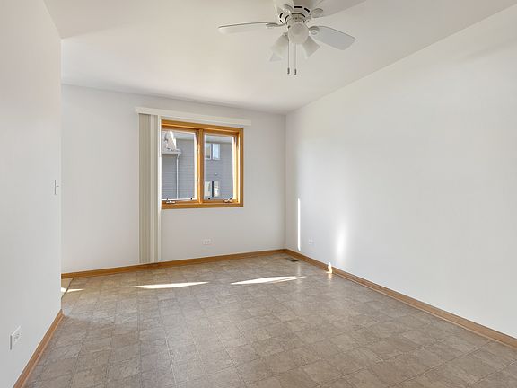 4th image of 820 Adam Ln
