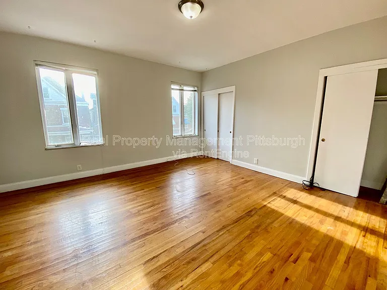 825 Collins St #2 — Photo 4