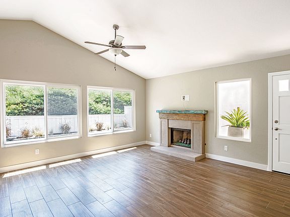 5th image of 2426 Avenida Mastil