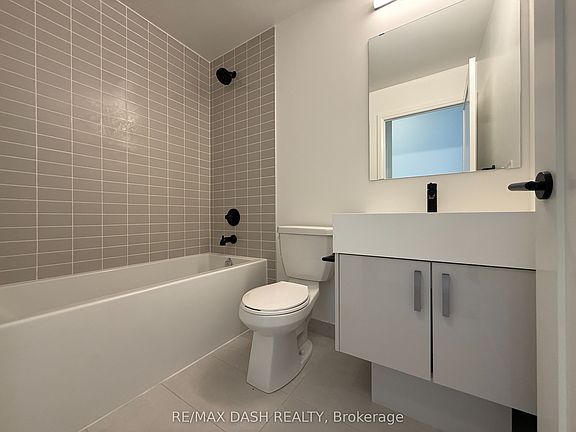 4th image of 280 Dundas St W #901