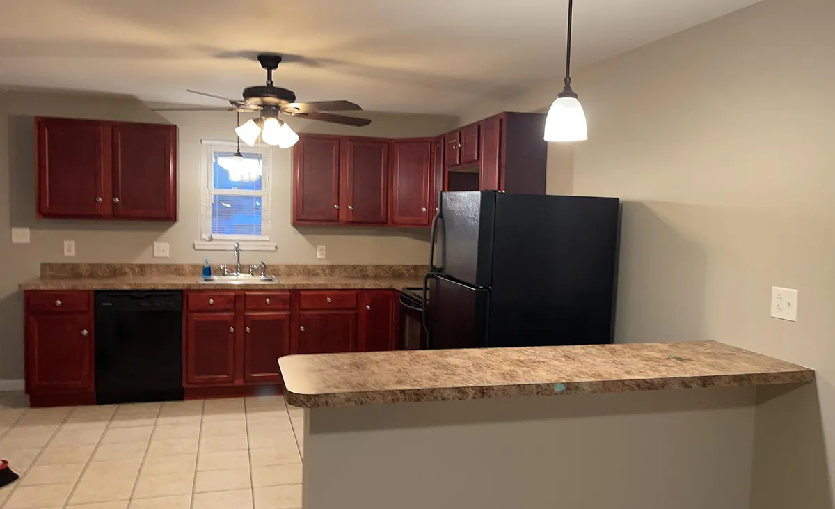 Building Photo - 222 Pettebone St #1