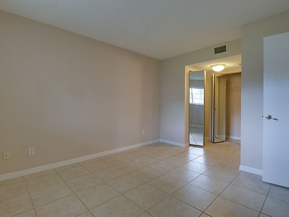 4th image of 576 Fairways Ln #103