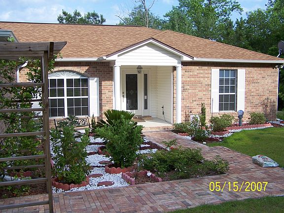 Elegant, professionally landscaped entry