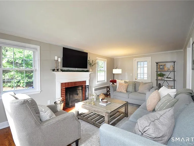 26 Greystone Rd — Photo 3