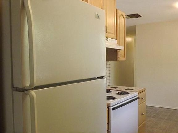 5th image of 2205 E Mitch Ct