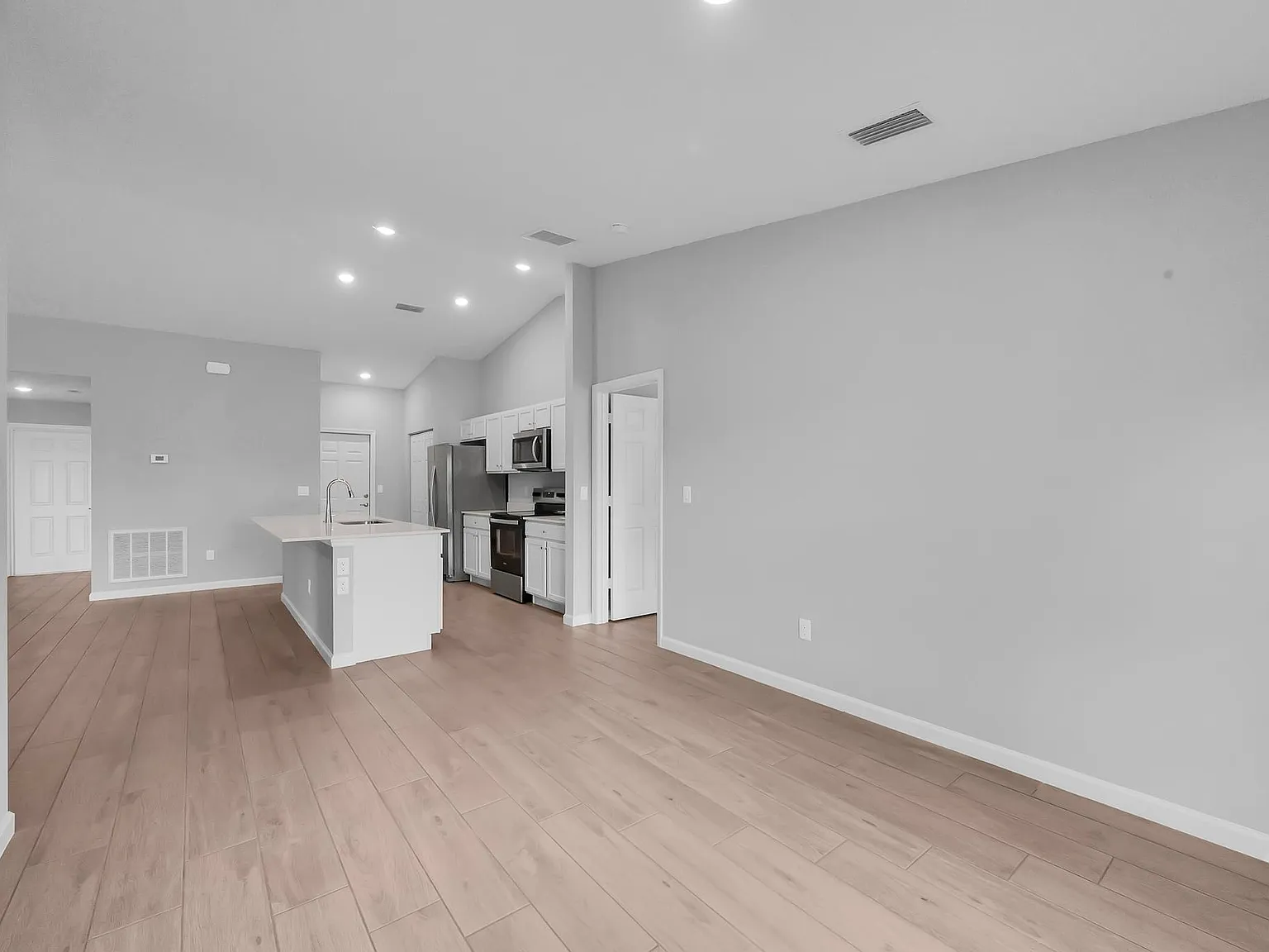 4 bed, 3.0 bath, 2069 sqft, $2,975 — Photo 2