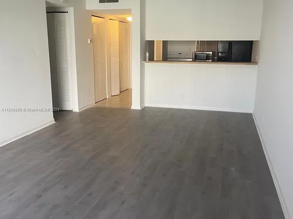 8610 N Sherman Cir APT 304, Hollywood, FL 33025