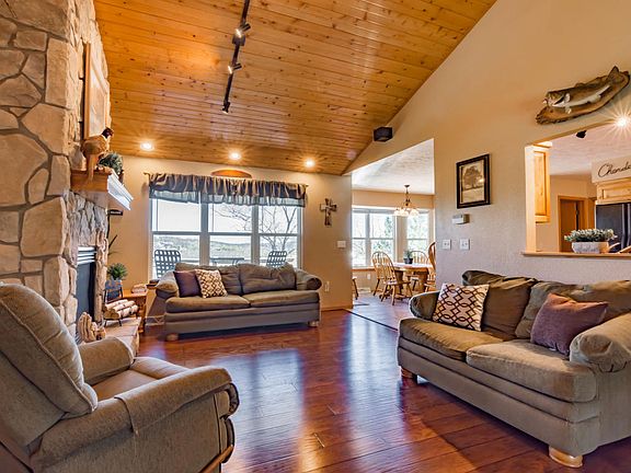 3rd image of 169 Forest Ln