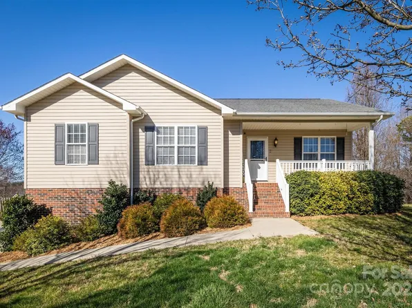 2 Granite Creek Dr, Granite Falls, NC 28630