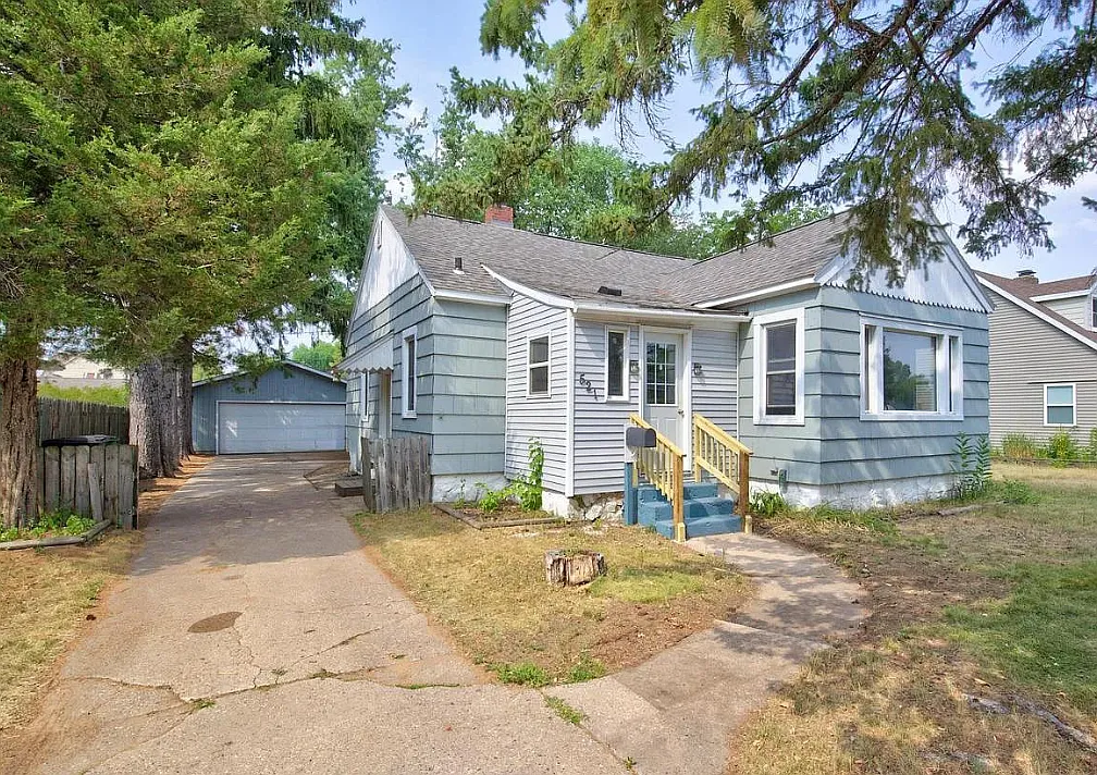 2 bed, 896 sqft, $975 — Photo 2