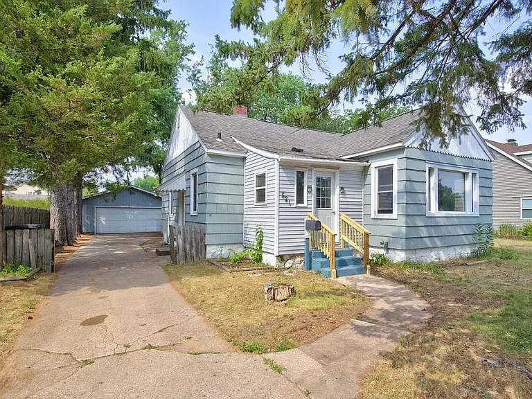 521 Dewey St — Photo 2