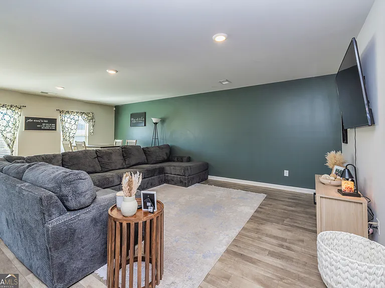 111 Tudor Way — Photo 7