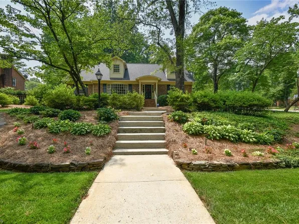 929 Winterlochen Dr, Greensboro, NC 27410