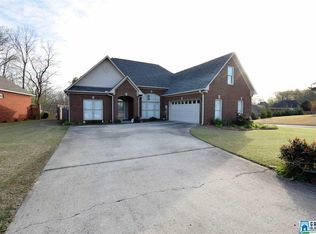 901 Woodcrest Ln, Gardendale, AL 35071