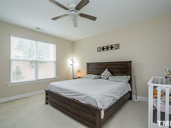 5th image of 327 Acorn Hollow Pl