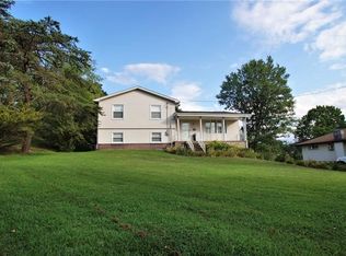 10 Clemens Dr, Jeannette, PA 15644