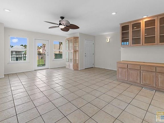 3rd image of 123 E Parade Dr #A