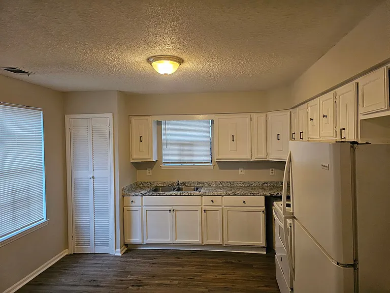 2318 Alabama Ave — Photo 16