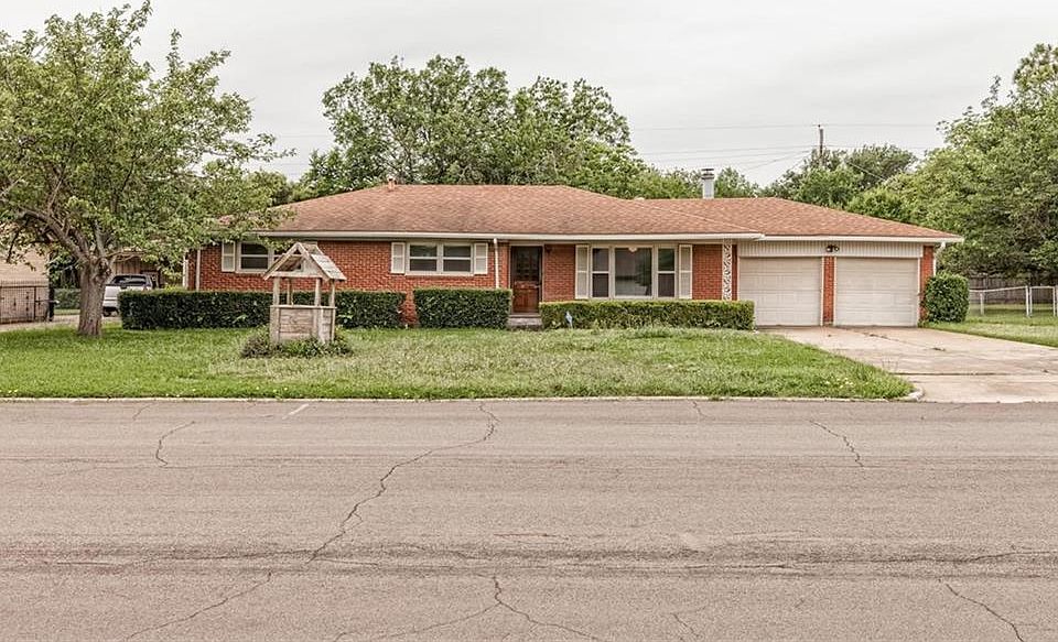 1st image of 318 Topeka Dr