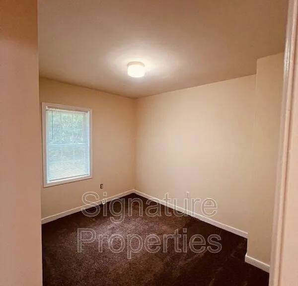 555 Fairfax Ave #C — Photo 27