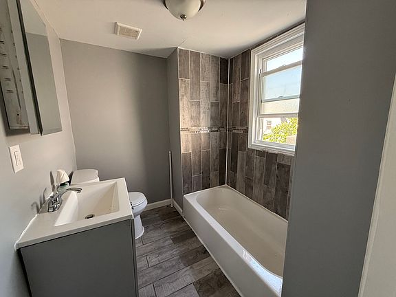 4th image of 89-91 Tremont Ave #3