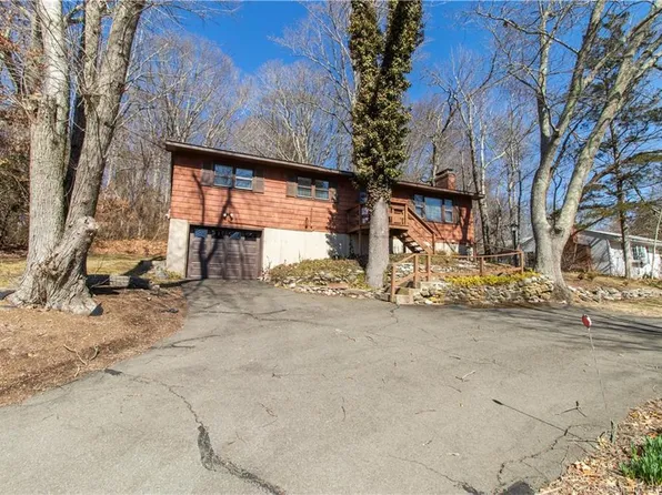 6 Valley Road, Clinton, CT 06413