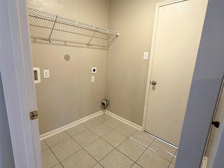 18919 Ayston Dr — Photo 11
