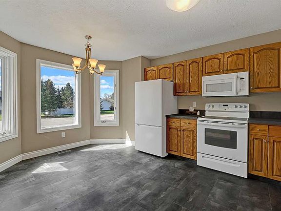3rd image of 10108 S 106th St