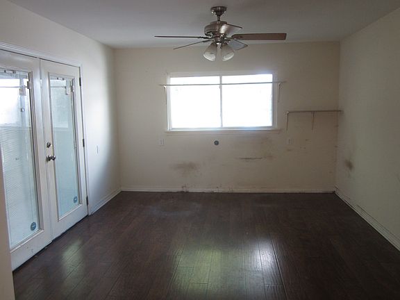 4th image of 201 W Camellia Dr