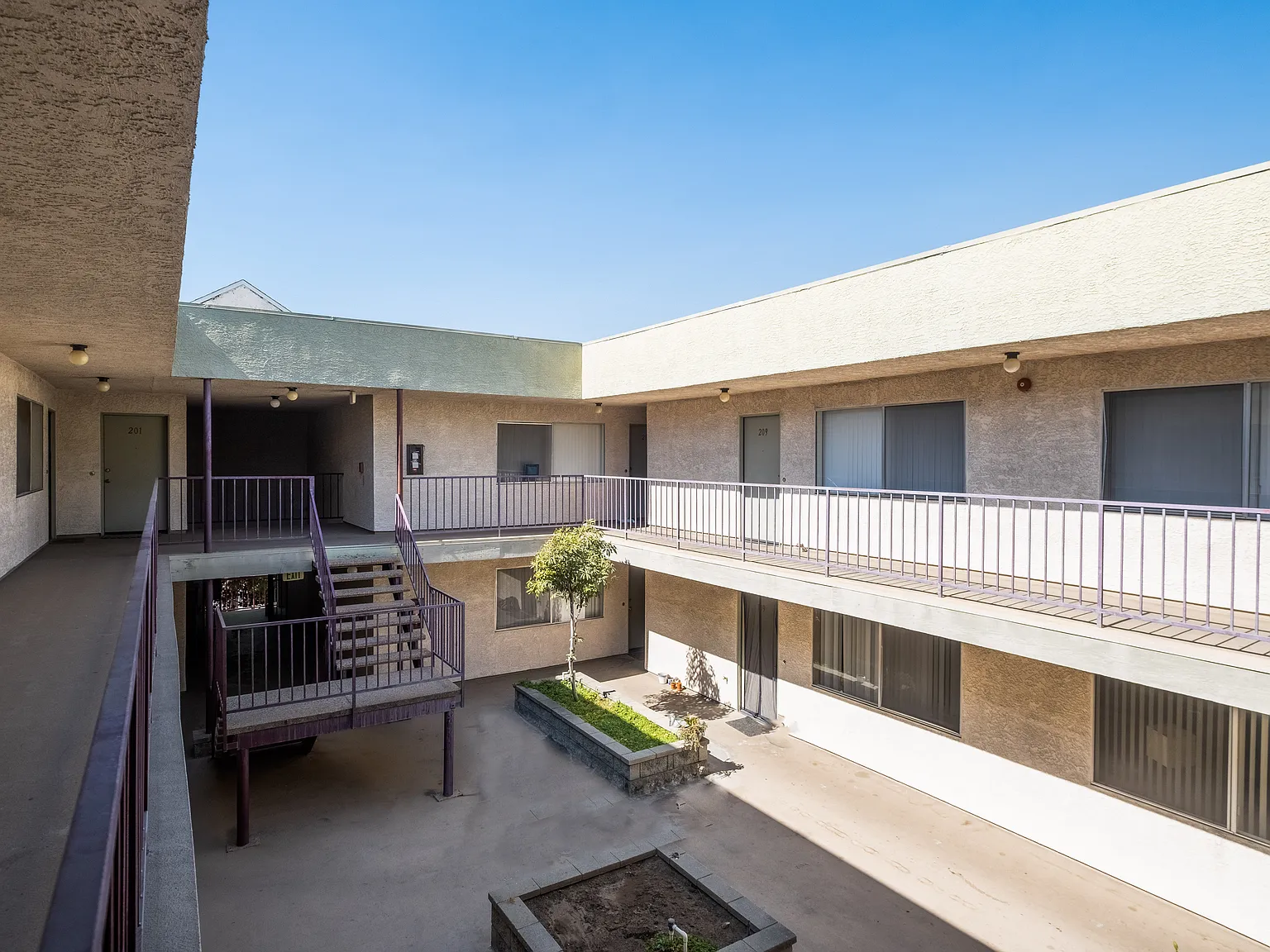1 bed, 700 sqft, $2,100 — Photo 3
