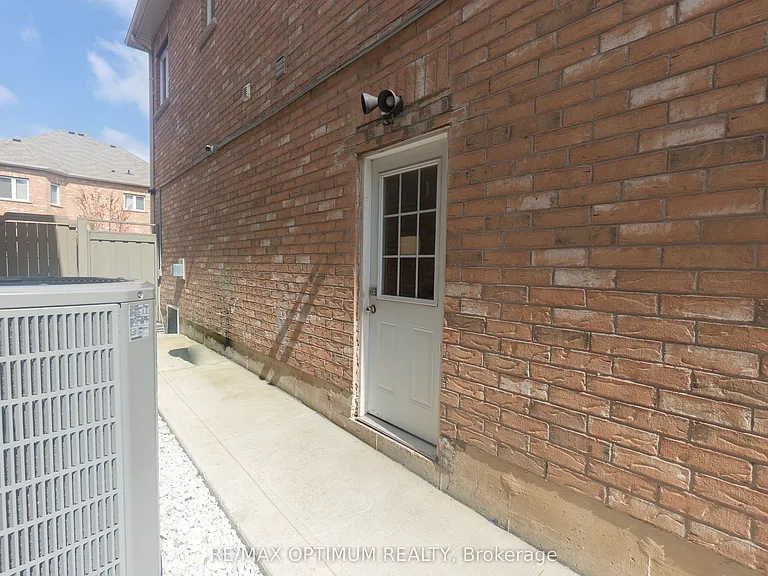 3 Lampman Cres #BASEMENT — Photo 3