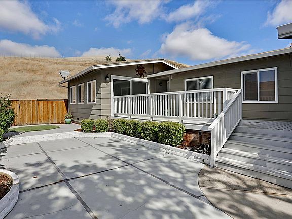 4th image of 237 Mountain Springs Dr