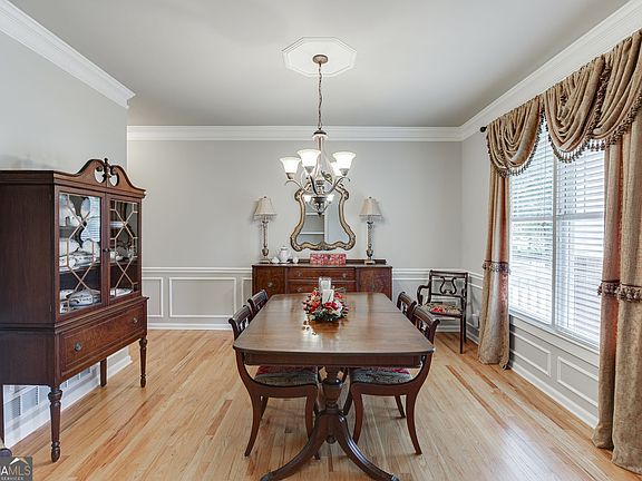 5th image of 5843 Peacock Ln