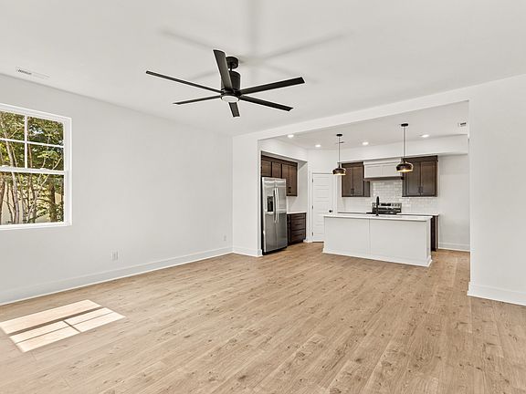 2nd image of 1001 Walnut Grove Rd