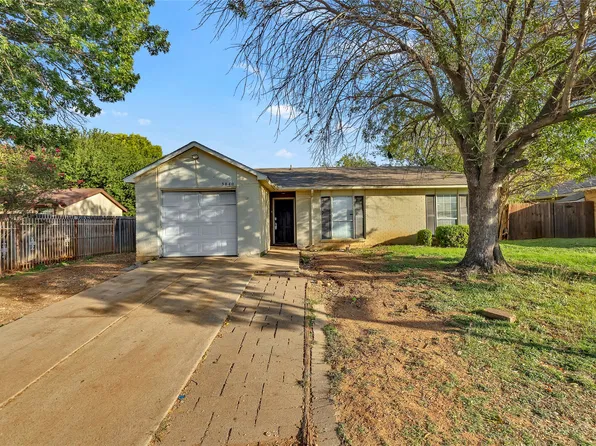 3840 Longmeadow Way, Fort Worth, TX 76133