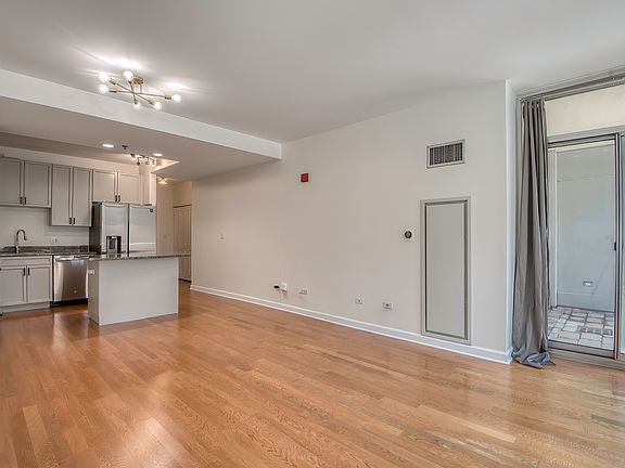 3rd image of 1250 S Michigan Ave Unit 508