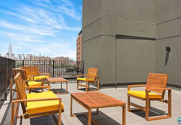 4th image of 440 Wythe Ave APT 4A