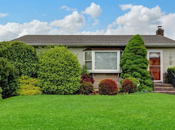 207 N 3rd Street, Bethpage, NY 11714