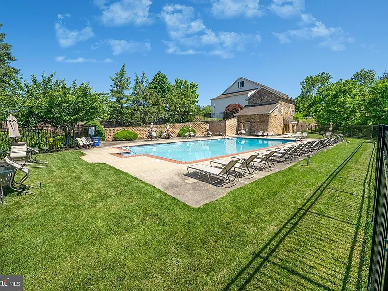 305 Westridge Cir — Photo 17