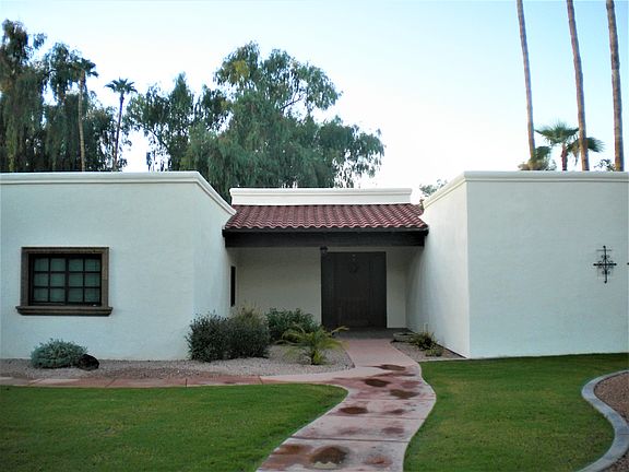 2nd image of 901 W Gleneagles Dr