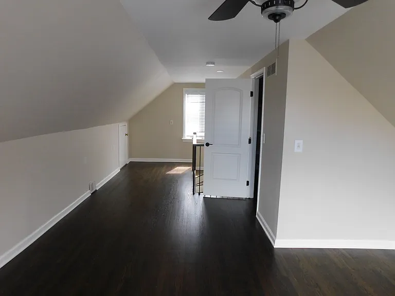 1524 Emmons Ave — Photo 10