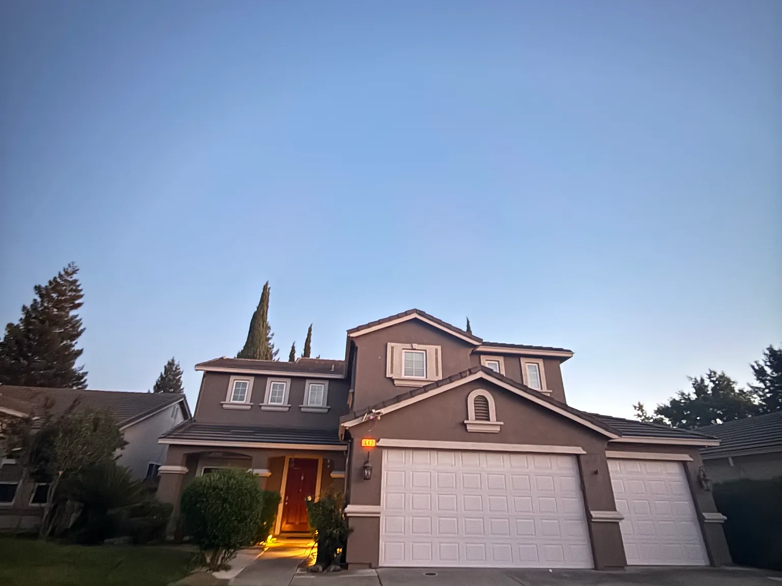 4 bed, 2439 sqft, $2,895 — Photo 1