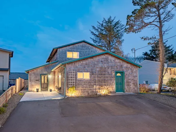 3960 Evergreen Ave, Depoe Bay, OR 97341