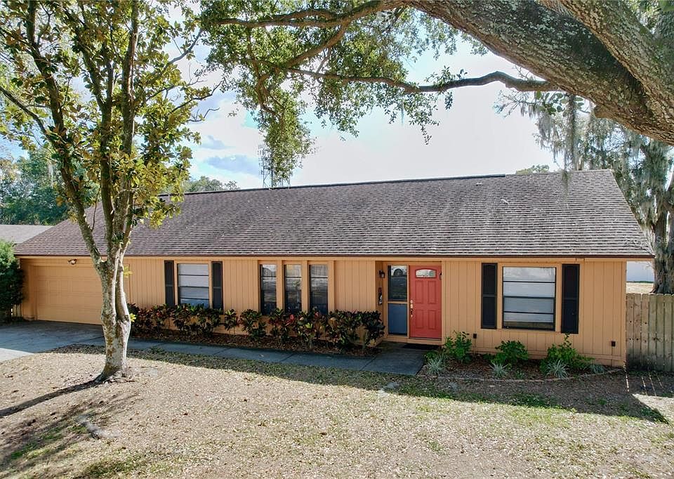 1st image of 2205 ROSLYN LANE